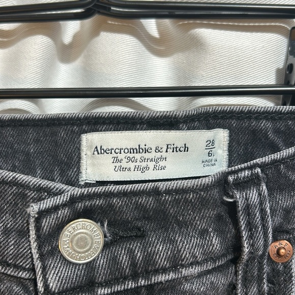 ABERCROMBIE & FITCH • 90’s Straight Ultra High Rise • Size 26 / 6 - Picture 4 of 7